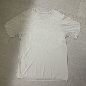 Brand New Never Worn lululemon mens athletic/everyday tee, size Large. NO TAG